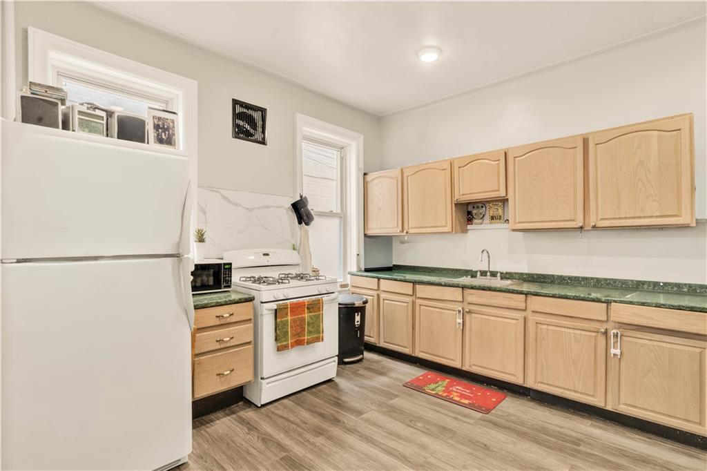 2356 63rd Street Property Photo 6