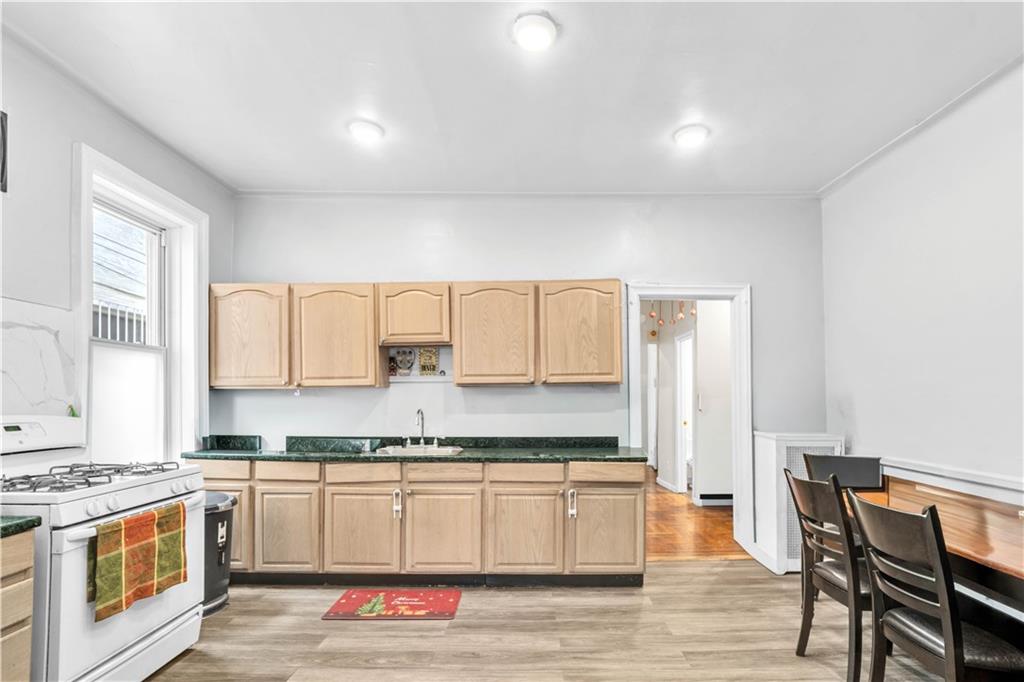 2356 63rd Street Property Photo 7