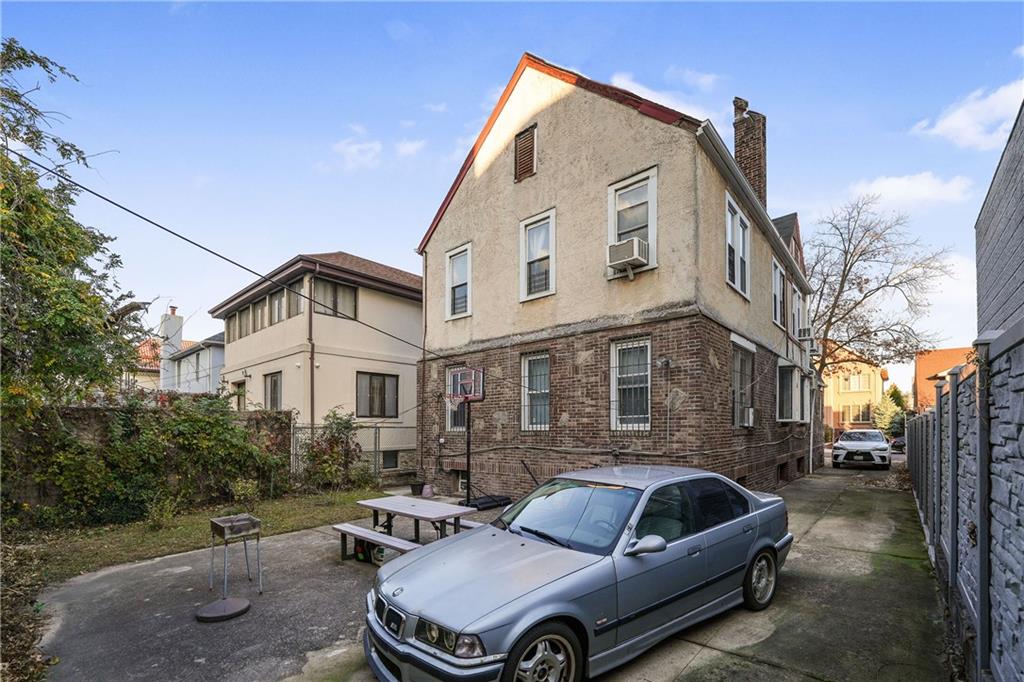 130 Amherst Street Property Photo 3