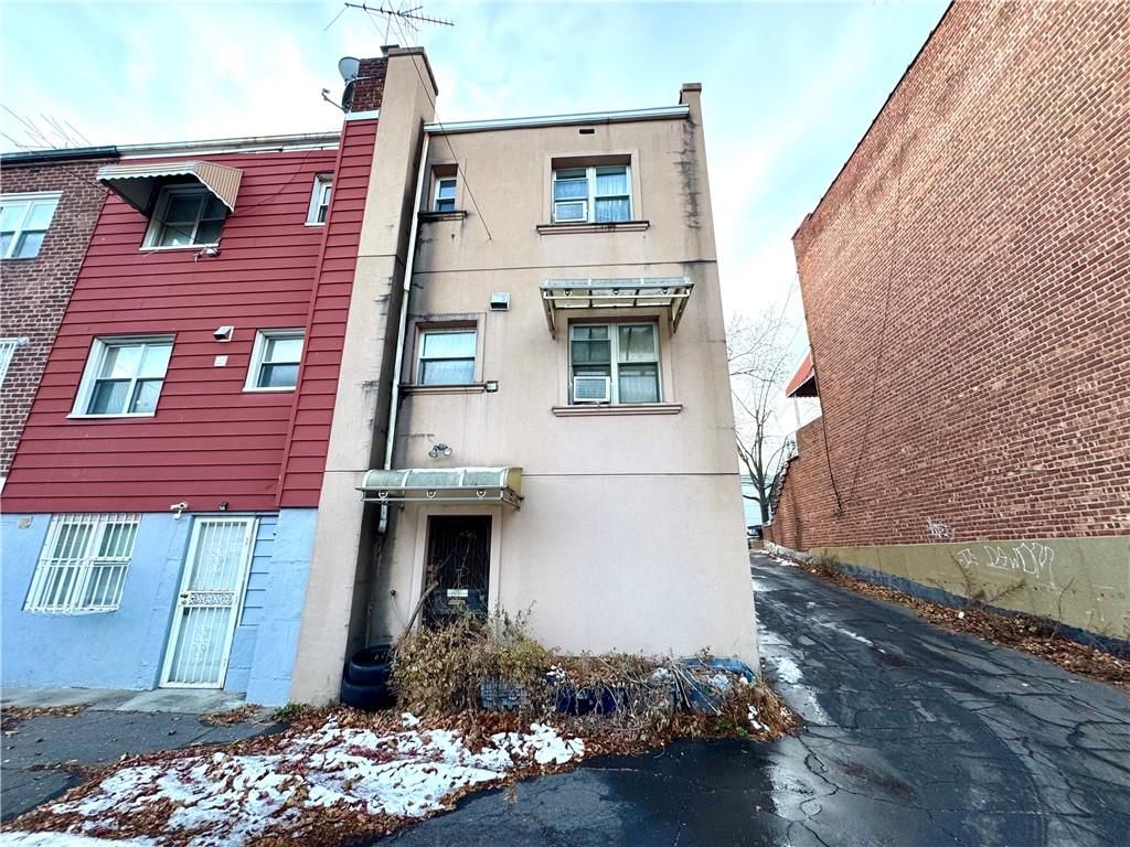 2115 Batchelder Street Property Photo 3