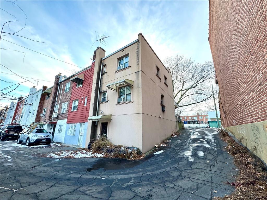 2115 Batchelder Street Property Photo 4