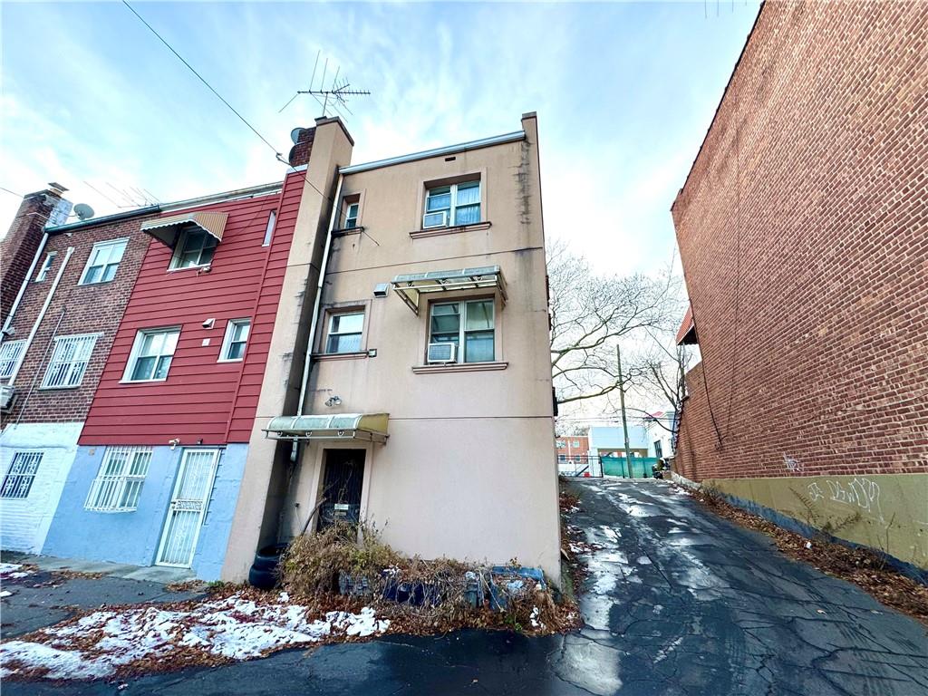 2115 Batchelder Street Property Photo 5