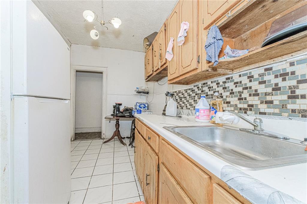 1558 Brooklyn Avenue Property Photo 4