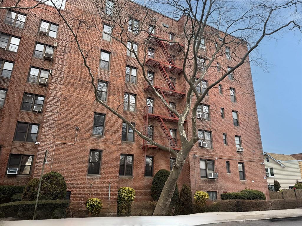 711 Montauk Court 2e Property Photo 3