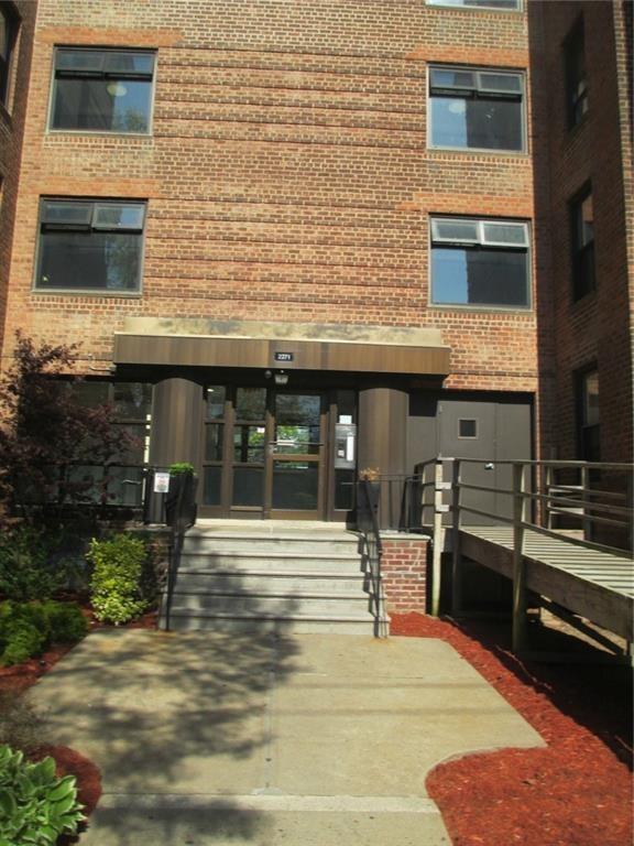 2271 Knapp Street 2E Property Photo 1