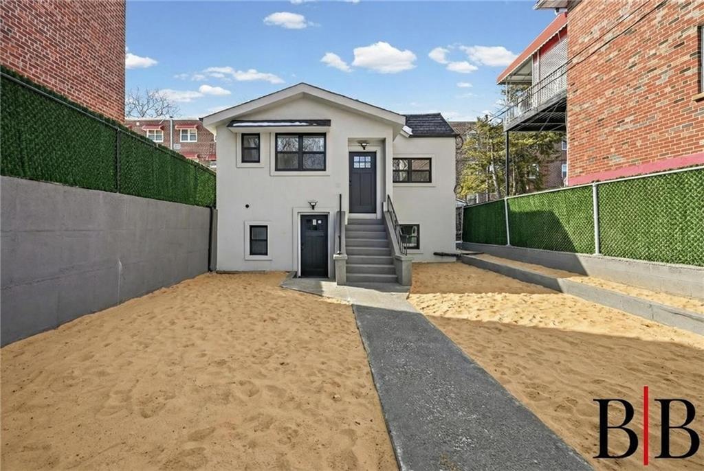 552 East 80th Street Property Photo 1