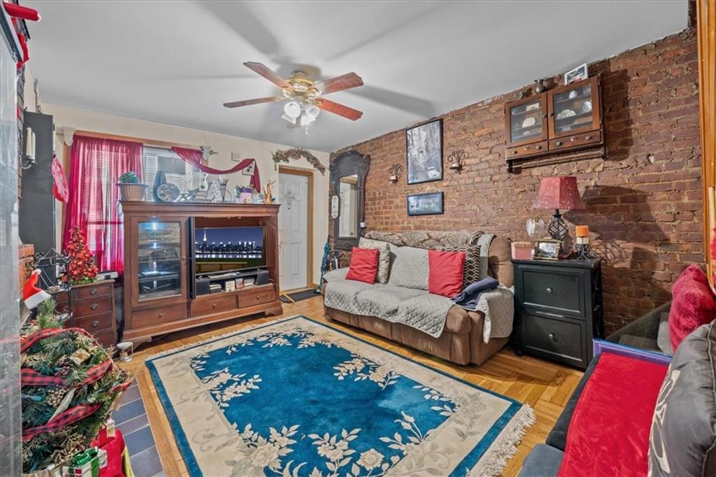 9315 Lafayette Walk Property Photo 4