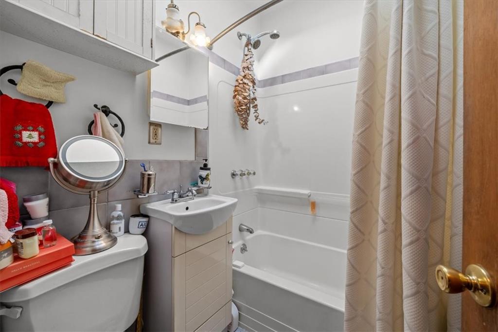 9315 Lafayette Walk Property Photo 8