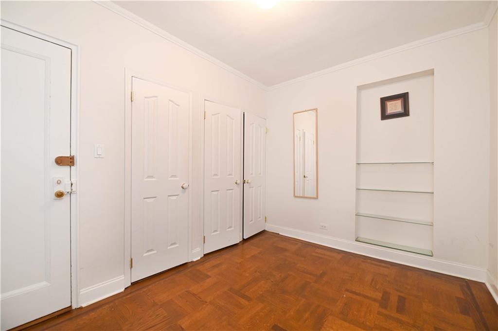 110 Shore Boulevard 5a Property Photo 3