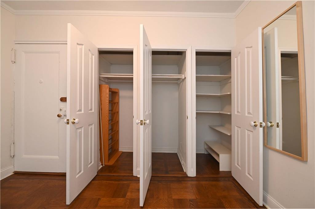 110 Shore Boulevard 5a Property Photo 4