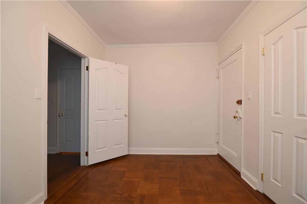 110 Shore Boulevard 5a Property Photo 8
