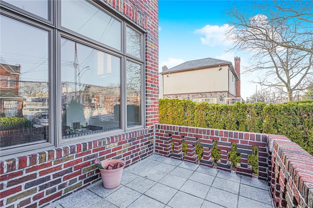 2071 East 35th Street Property Photo 3