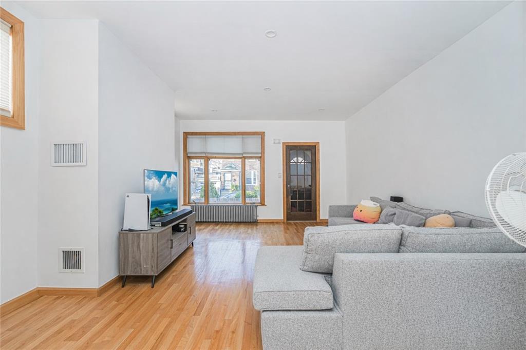 2071 East 35th Street Property Photo 5