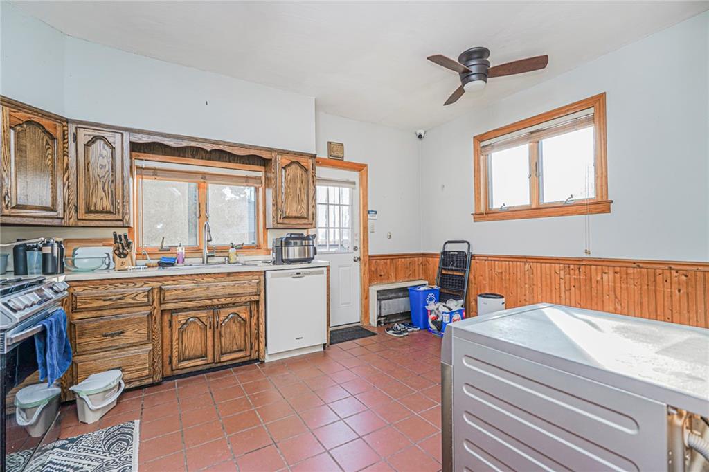 2071 East 35th Street Property Photo 8