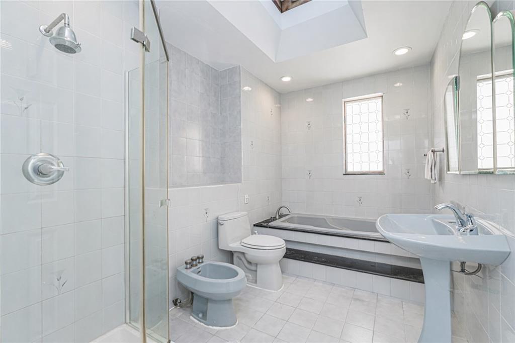 2071 East 35th Street Property Photo 10