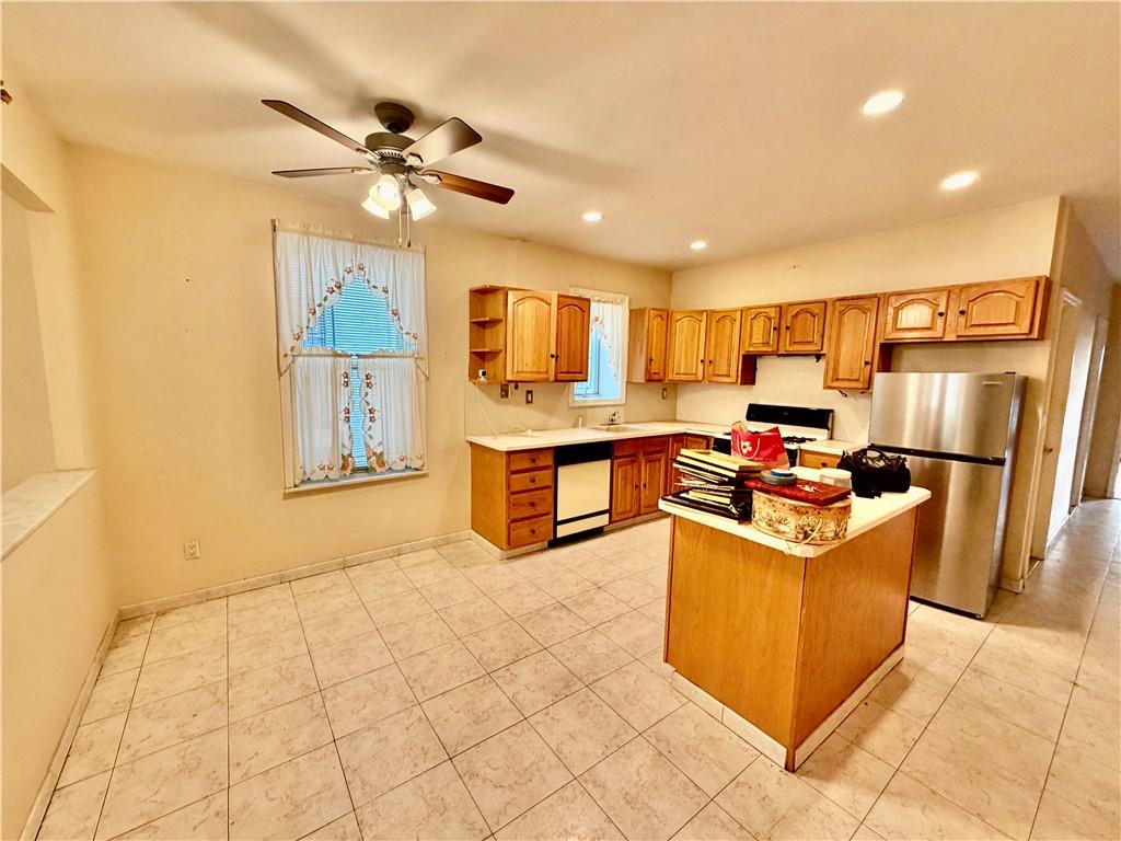 1737 71st Street Property Photo 3