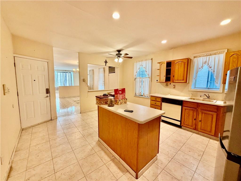 1737 71st Street Property Photo 4