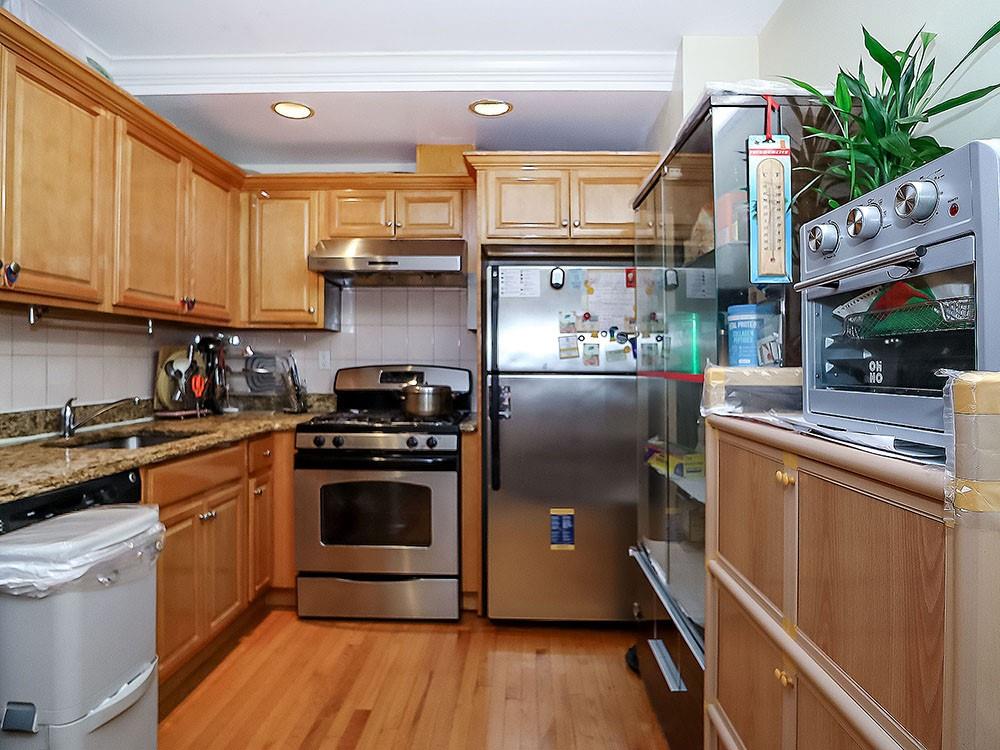 2536 East 1st Street 102 Property Photo 12
