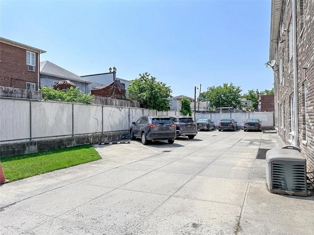 2536 East 1st Street 102 Property Photo 17
