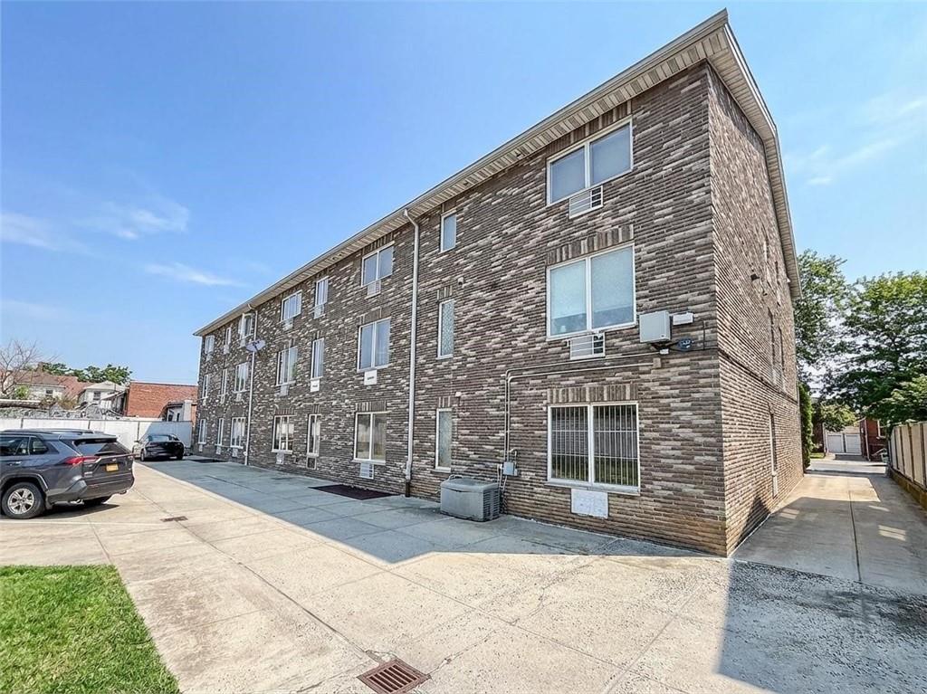 2536 East 1st Street 102 Property Photo 18