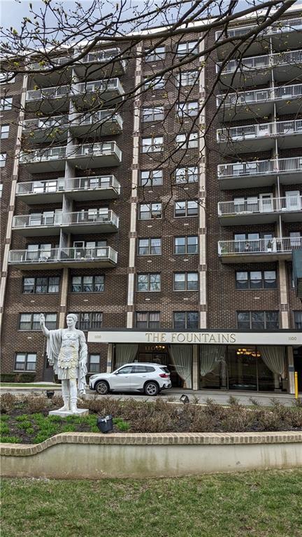 1100 Clove Road 5k Property Photo 1
