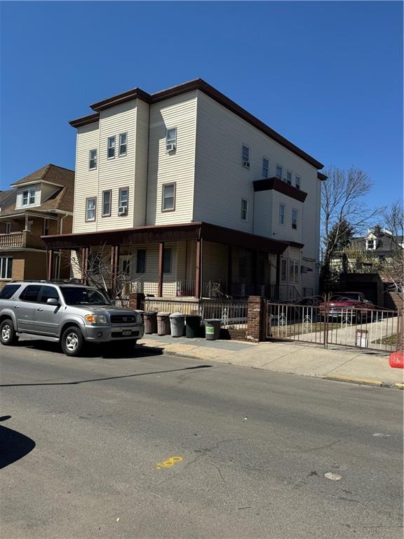120 Bay 17th Street Property Photo 4