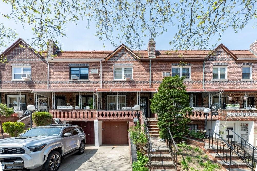 676 East 38th Street Property Photo 1