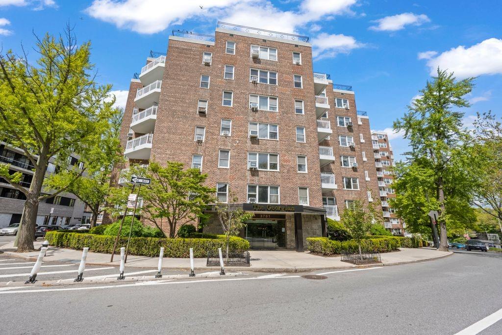 3701 Henry Hudson Parkway 6C Property Photo 1
