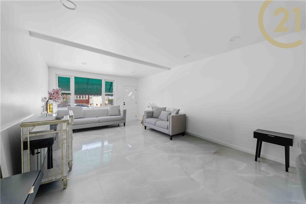 1819 West 3rd Street Property Photo 4