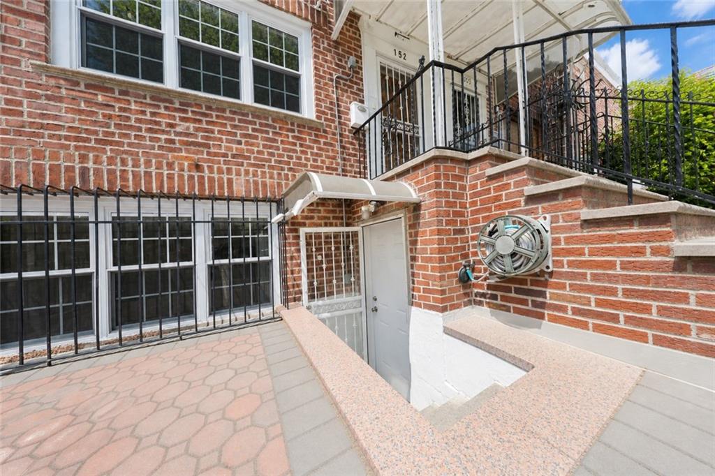 152 Bay 40th Street Property Photo 3