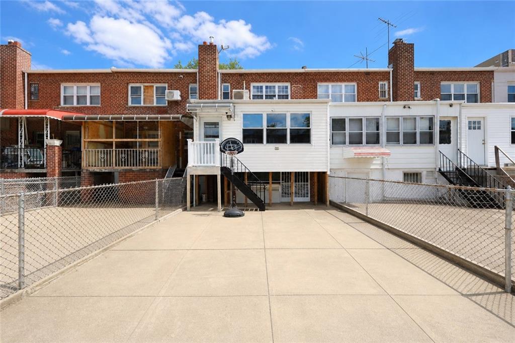 152 Bay 40th Street Property Photo 4