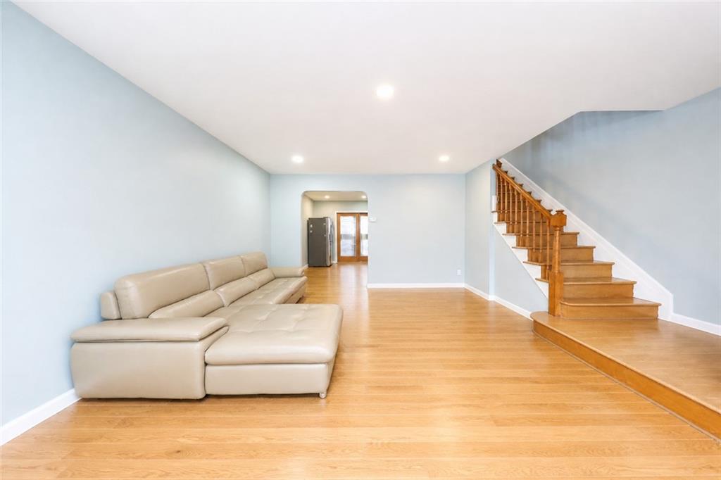 152 Bay 40th Street Property Photo 6