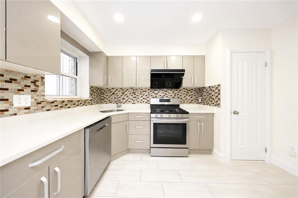 152 Bay 40th Street Property Photo 13