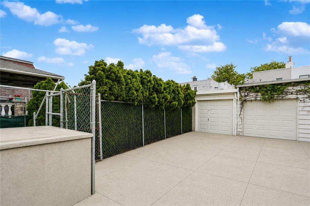 1352 Bay Ridge Parkway Property Photo 4