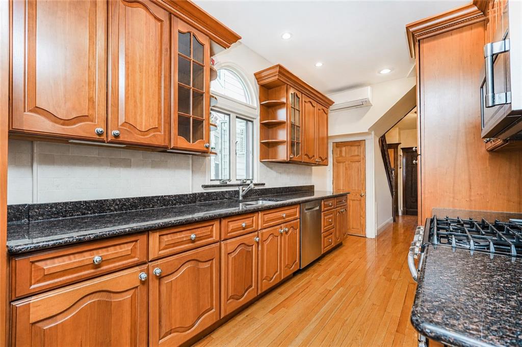 1352 Bay Ridge Parkway Property Photo 17