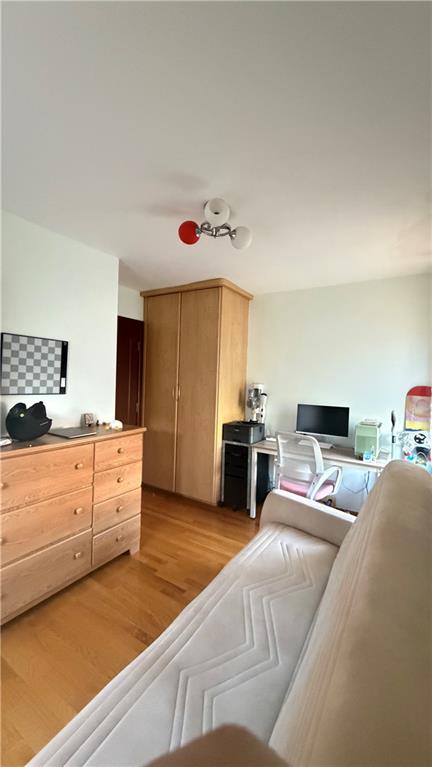 2271 Knapp Street 6e Property Photo 5