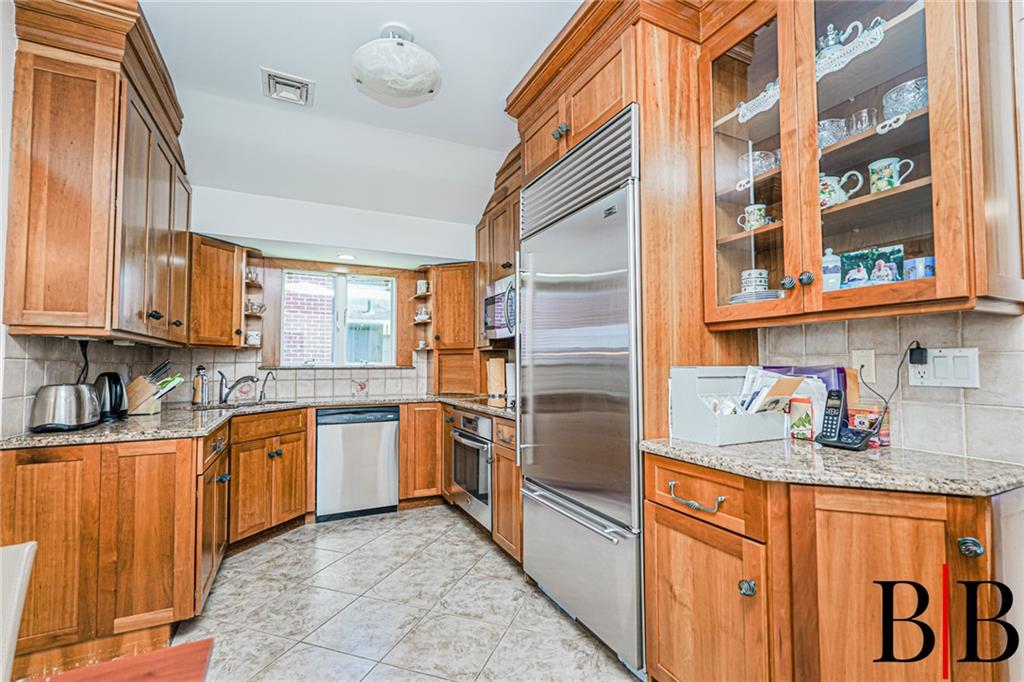 8 Bassett Avenue Property Photo 8