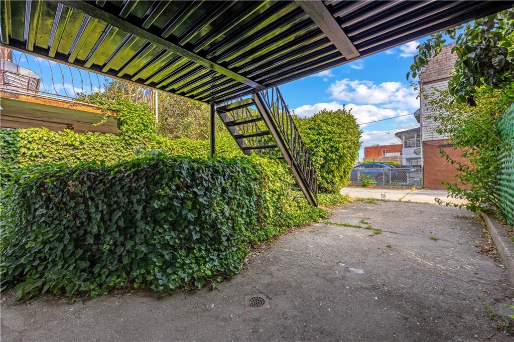 1810 Avenue X Property Photo 27