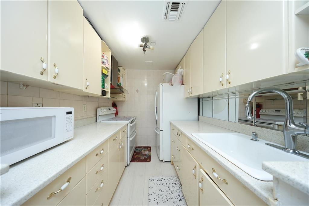 339 Avenue P 2a Property Photo 8