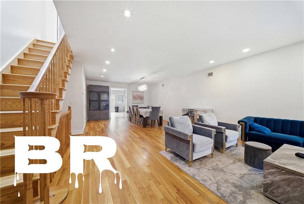 918 East 32nd Street Property Photo 1