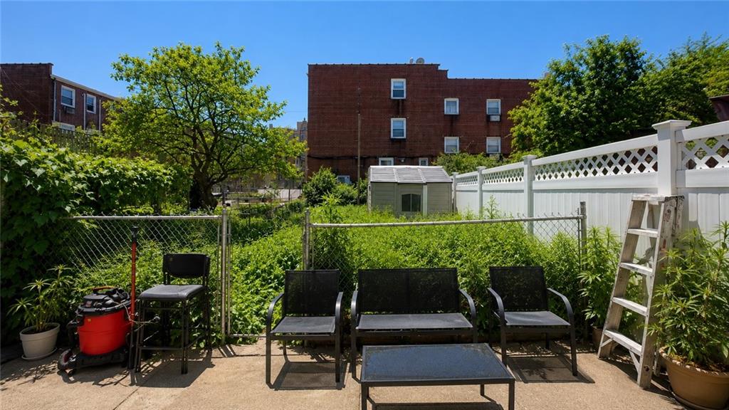 2630 Harway Avenue Property Photo 2
