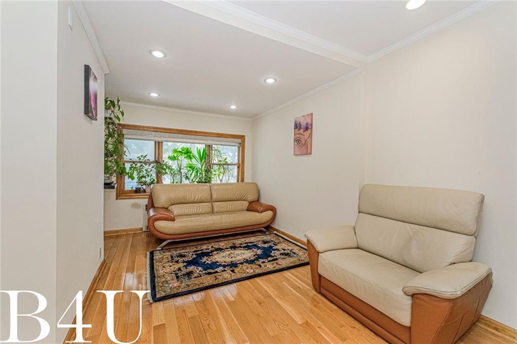 1972 Ford Street Property Photo 7