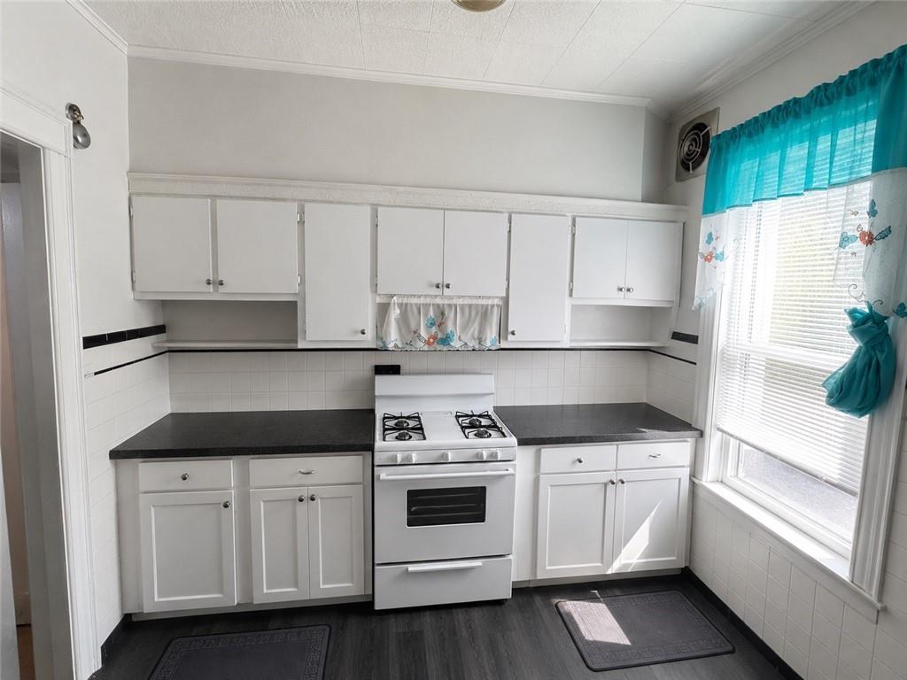 6050 Putnam Avenue Property Photo 6