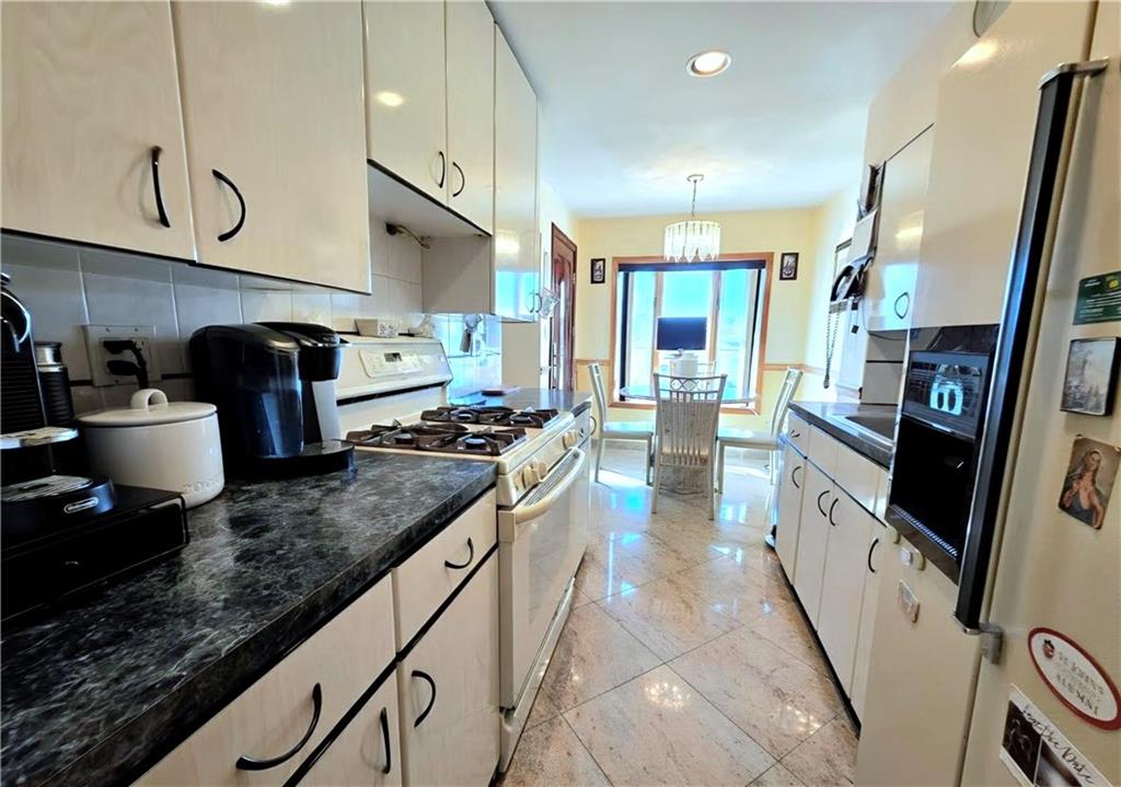 7209 Avenue U Property Photo 3