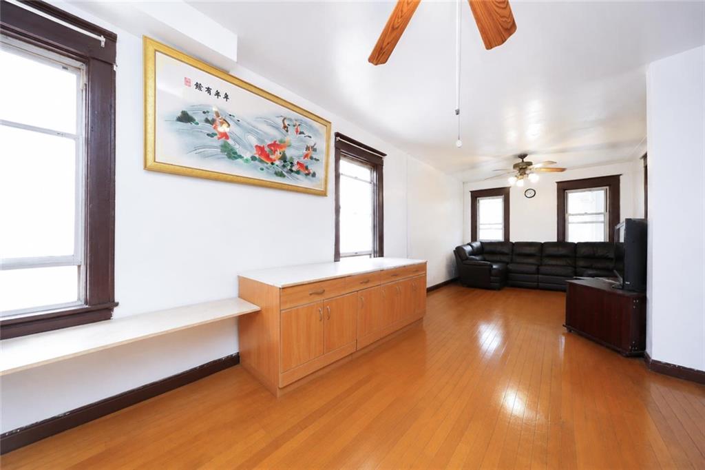 193 Forbell Street Property Photo 7