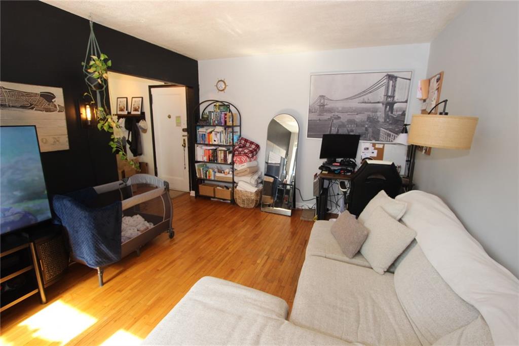 2229 Knapp Street 1C Property Photo 1