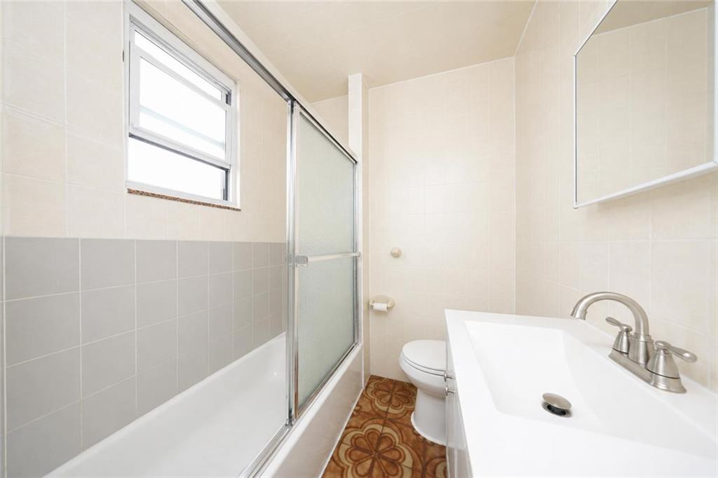 33 Avenue U Property Photo 25