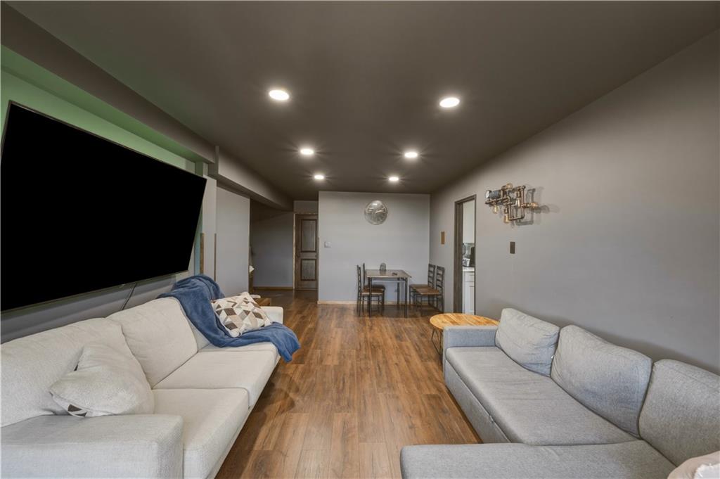 1075 Sheepshead Bay Road 7b Property Photo 2