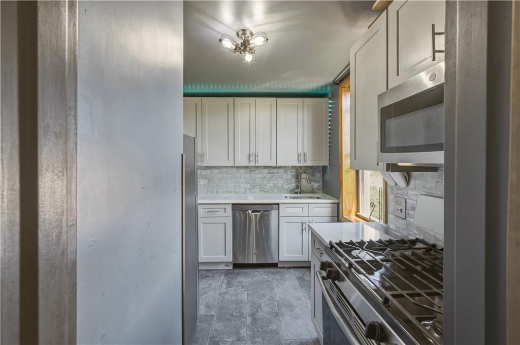 1075 Sheepshead Bay Road 7b Property Photo 9