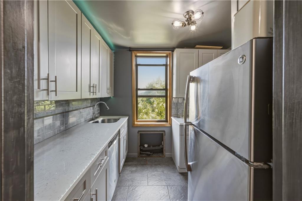 1075 Sheepshead Bay Road 7b Property Photo 10